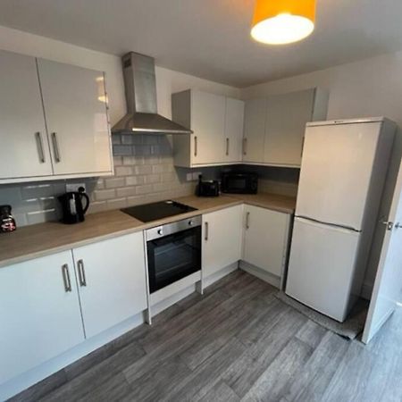 Amazing 8 Person 4 Bedroom And 2 Bathroom Mega House! Kingston upon Hull Exteriér fotografie