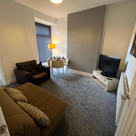 Amazing 8 Person 4 Bedroom And 2 Bathroom Mega House! Kingston upon Hull Exteriér fotografie