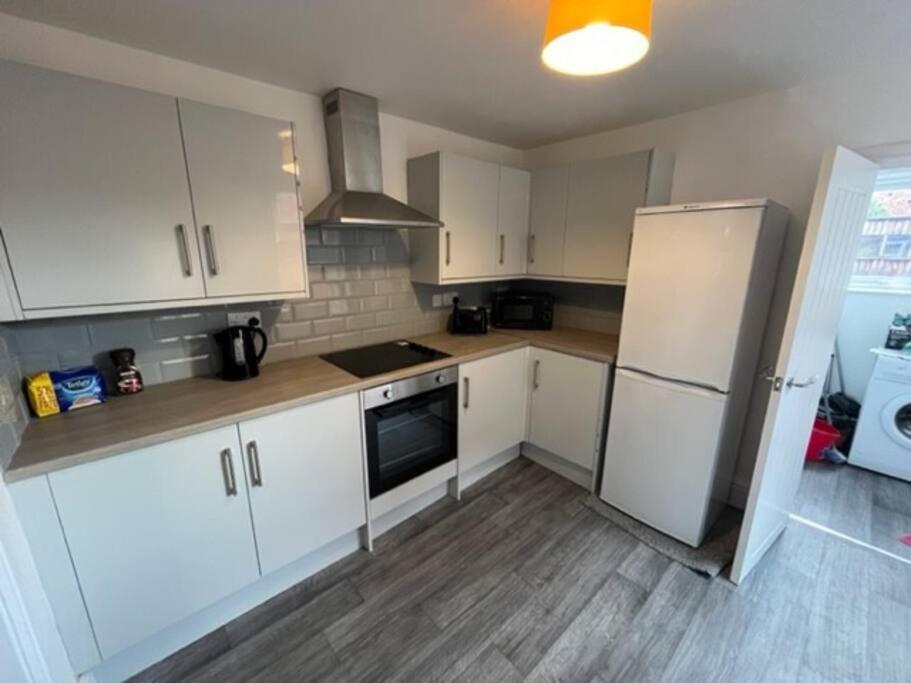 Amazing 8 Person 4 Bedroom And 2 Bathroom Mega House! Kingston upon Hull Exteriér fotografie