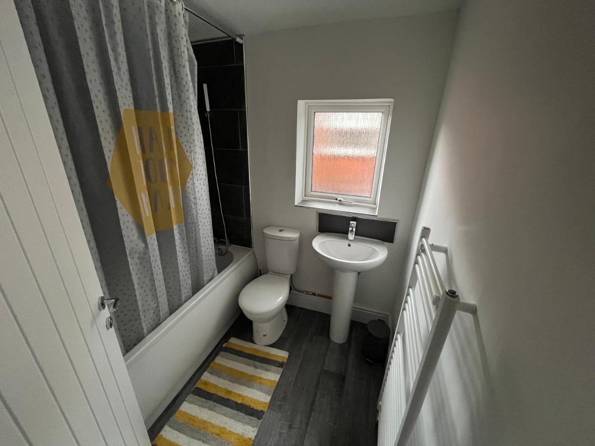 Amazing 8 Person 4 Bedroom And 2 Bathroom Mega House! Kingston upon Hull Exteriér fotografie